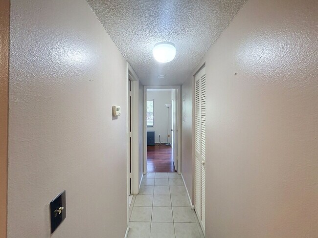 Foto del edificio - 217 Woodlake Wynde