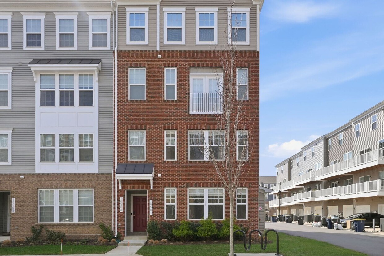 Step into a beautifully designed contemporary residence that exudes style and comfort at every turn. - Step into a beautifully designed contemporary residence that exudes style and comfort at every turn.