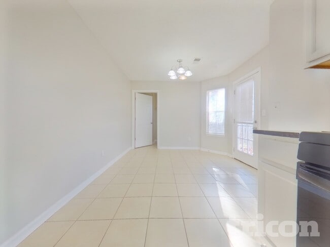 Foto del edificio - 4600 White Rd