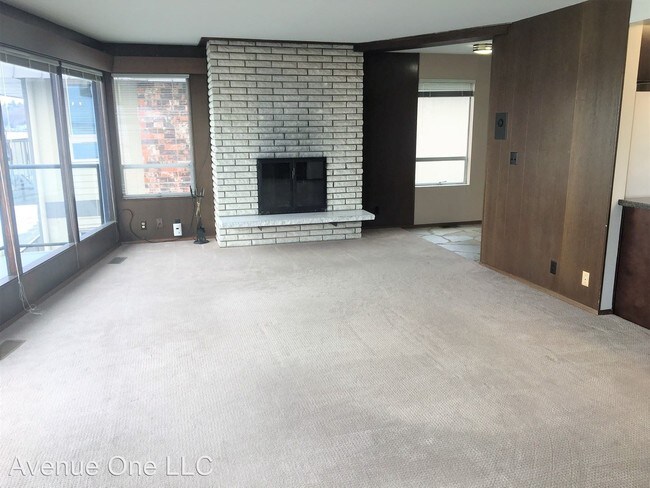 Building Photo - 3007 Alki Ave SW