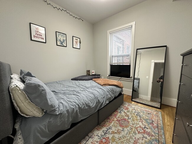 Building Photo - 68 L St