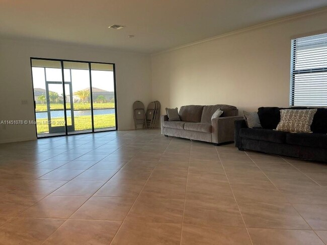 Building Photo - 14617 Cantabria Dr