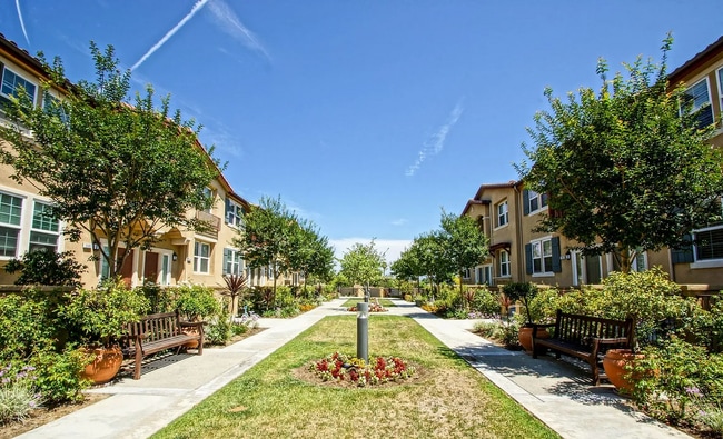 Building Photo - BRIGHT & AIRY, 1630 SQ FT TOWNHOME IN GATE...