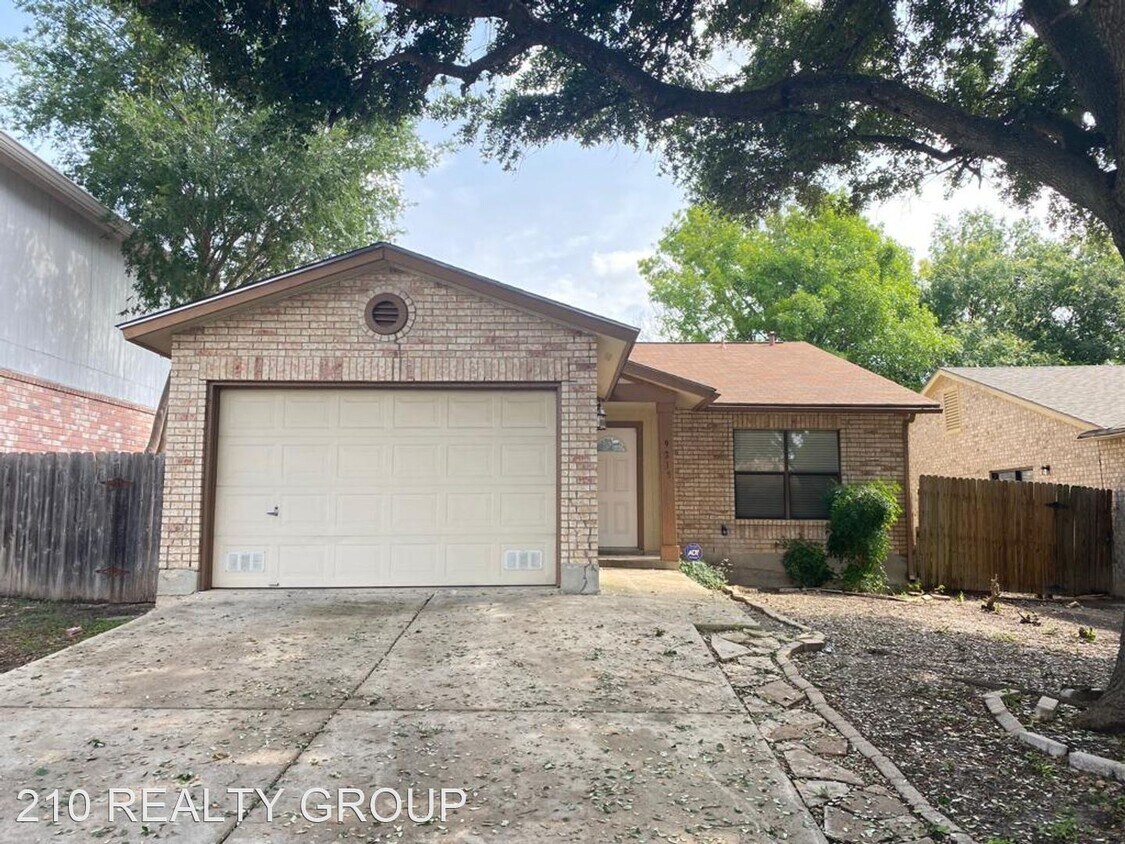 Foto principal - 4 br, 2 bath House - 9215 DE FRENE