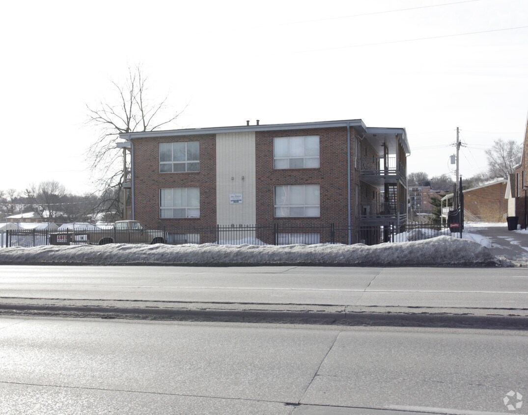 Building Photo - 4907 Ames Ave
