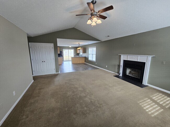 Building Photo - 333 Rose Bud Ln