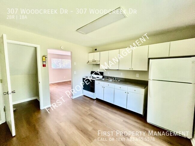Foto del edificio - 307 Woodcreek Rd