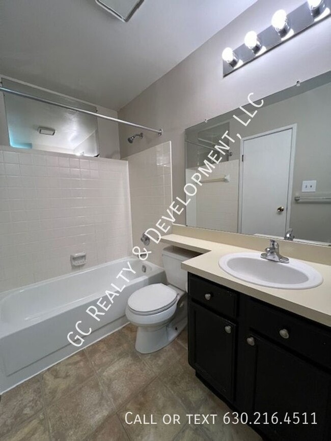 Building Photo - 1251 Wyndham Dr