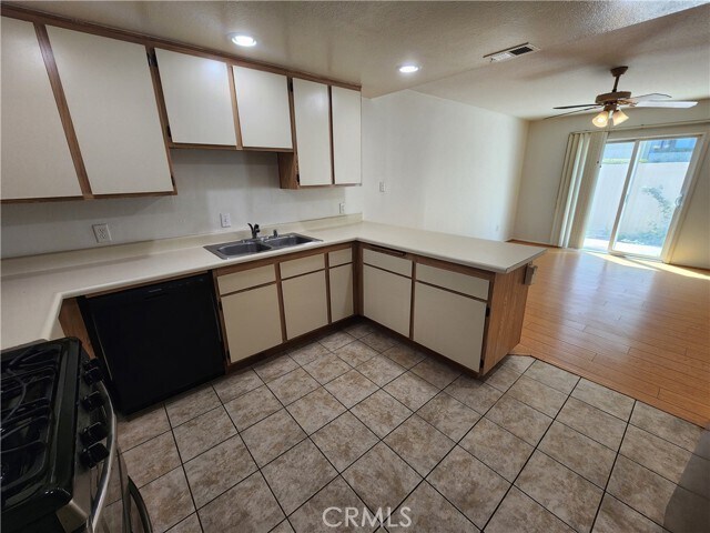 Building Photo - 24234 Sylvan Glen Rd