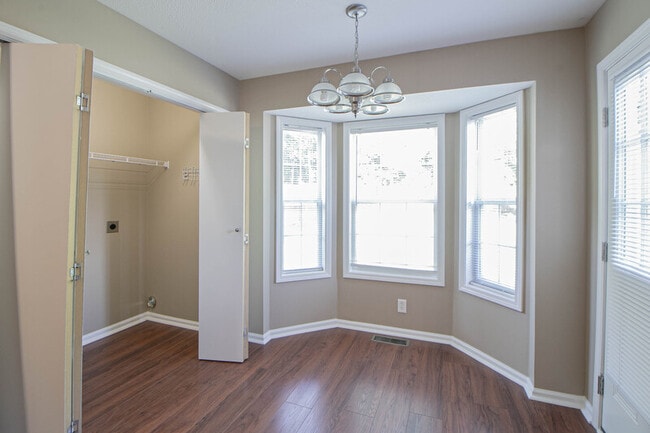 Building Photo - 2945 Core Dr