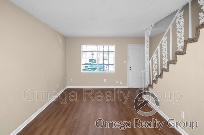 Building Photo - 425 Oakwood Ave