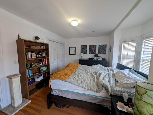 Foto del edificio - 33 Roberts Rd