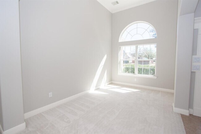 Building Photo - 1712 Garden Ivy Ln