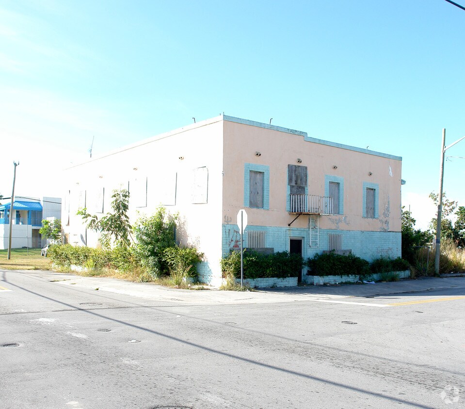 Primary Photo - 400 SW 6th St