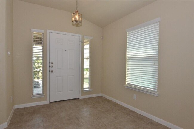 Foto del edificio - 218 Linden Ln