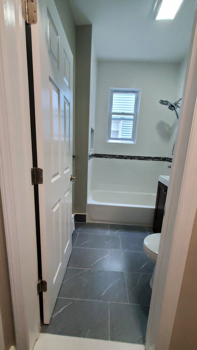 Bathroom - 25 Nelson Pl