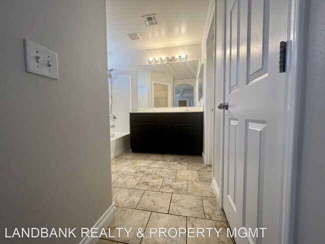 Building Photo - 4 br, 2.5 bath House - 8007 Duneville St