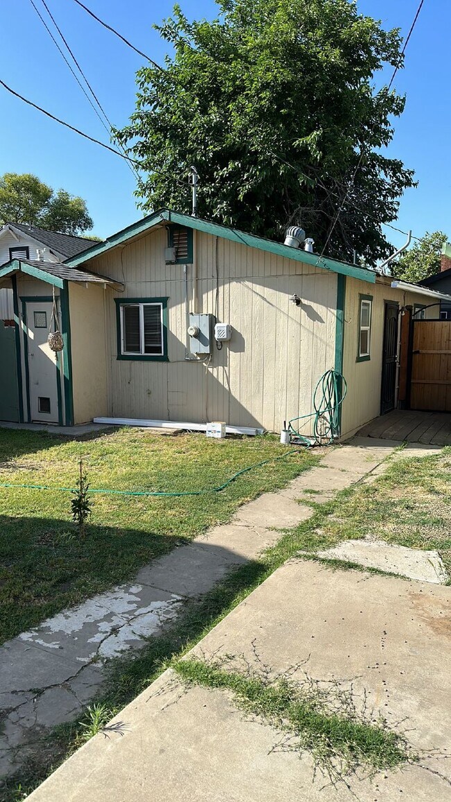 Building Photo - Cozy One Bedroom Home
