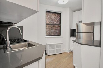 Building Photo - 414 W 49th St
