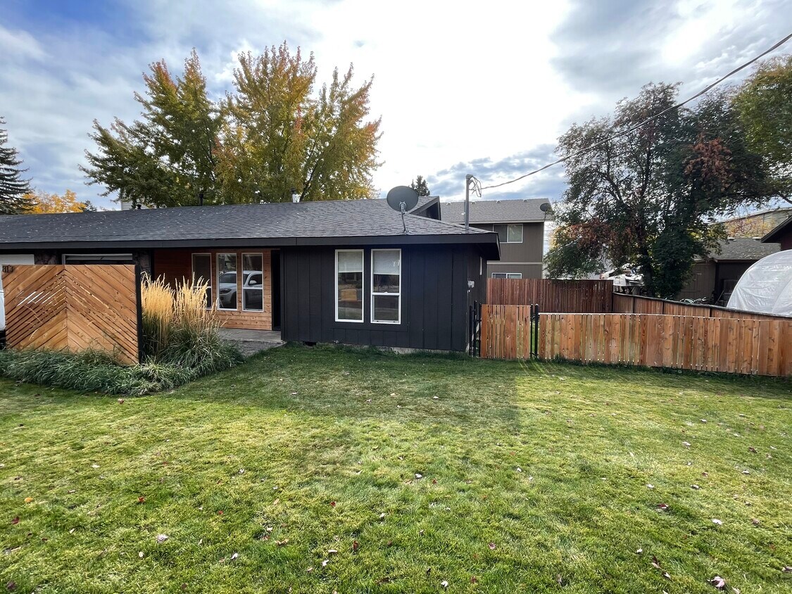 Primary Photo - 813 NW Ogden Ave