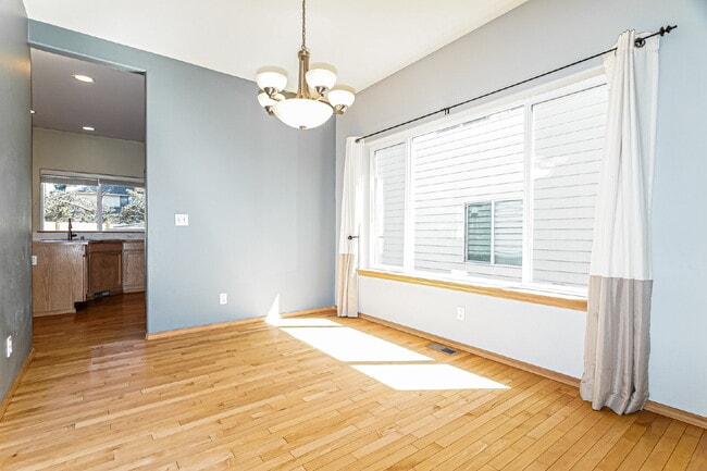 Building Photo - **Beautiful 4 Bedroom Home in Prime Bothell Location!** Available NOW for RENT