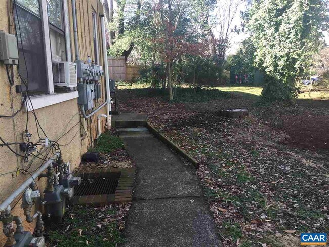 Building Photo - 627 Cabell Ave