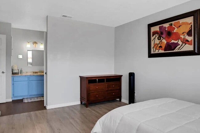 Building Photo - 5910 La Castana Way