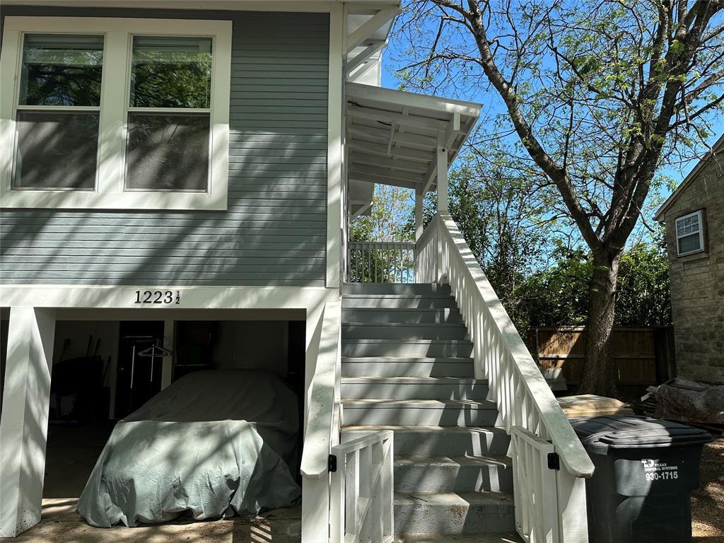 Primary Photo - 1223 1/2 Austin Ave