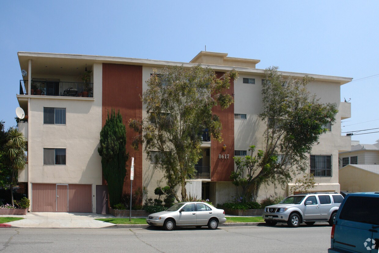 Primary Photo - 8617 Colgate Ave