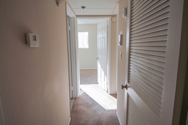 Building Photo - 15040 Moorpark St