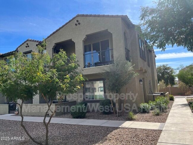 Foto del edificio - 155 N Lakeview Blvd