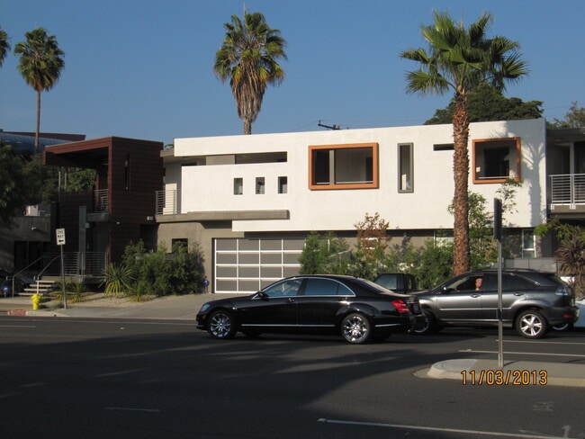 Building Photo - 502 N San Vicente Blvd
