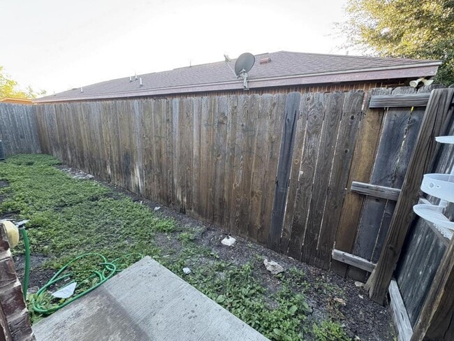 Building Photo - 1416 Leann Rimes Rd