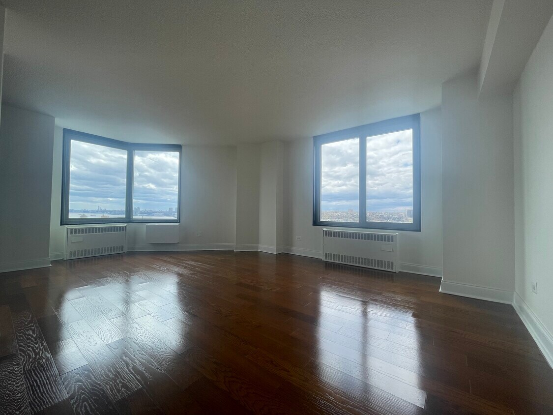 Primary Photo - 3333 Broadway