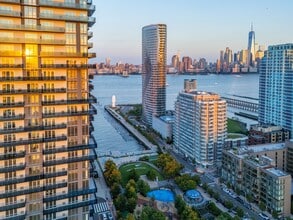 Building Photo - Newport Rentals