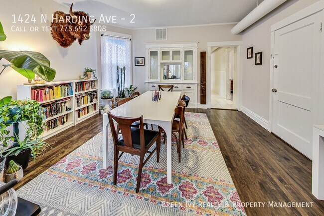 Foto del edificio - 1424 N Harding Ave