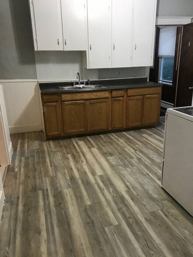 Foto principal - 166 Bartlett st - 2