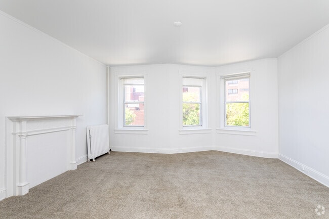 1BR, 1BA Plus - 850 SF - Living Room - Campus Square