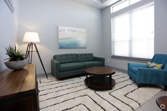 1BR, 1BA - Quattro - Forum