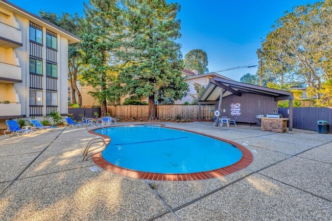 Building Photo - 1515 Floribunda Ave