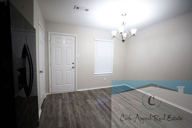 Foto del edificio - Beautiful 4 bed, 2 bath home with fenced back yard - Nettleton!!