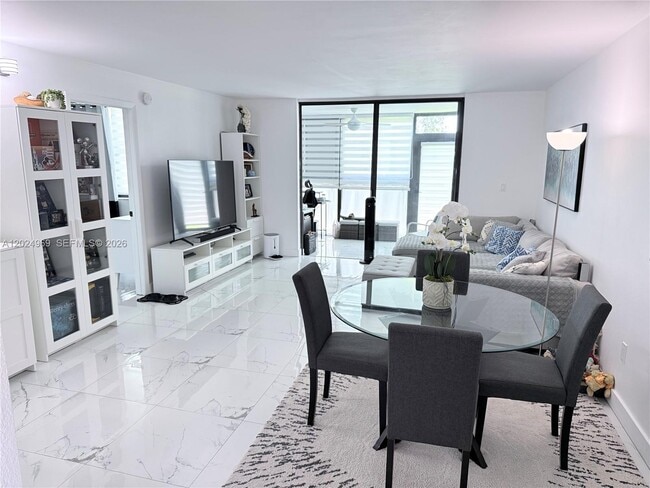 Foto del edificio - 7370 NW 18th St