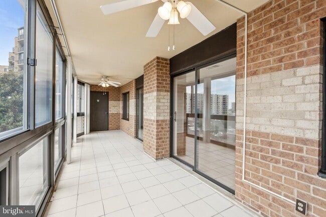 Foto del edificio - 8340 Greensboro Dr