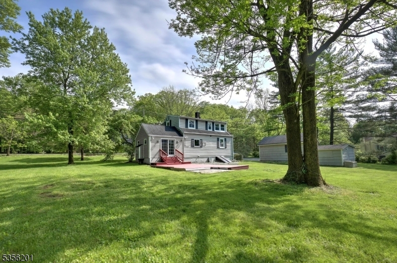 Foto principal - 261 Lyons Rd