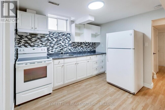 Building Photo - 34 Violet St