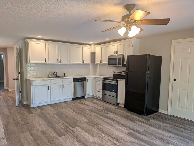 Foto del edificio - 7802 Rollingwood W Dr