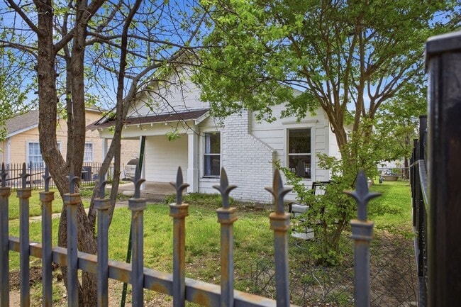 Building Photo - 2634 Emmett St