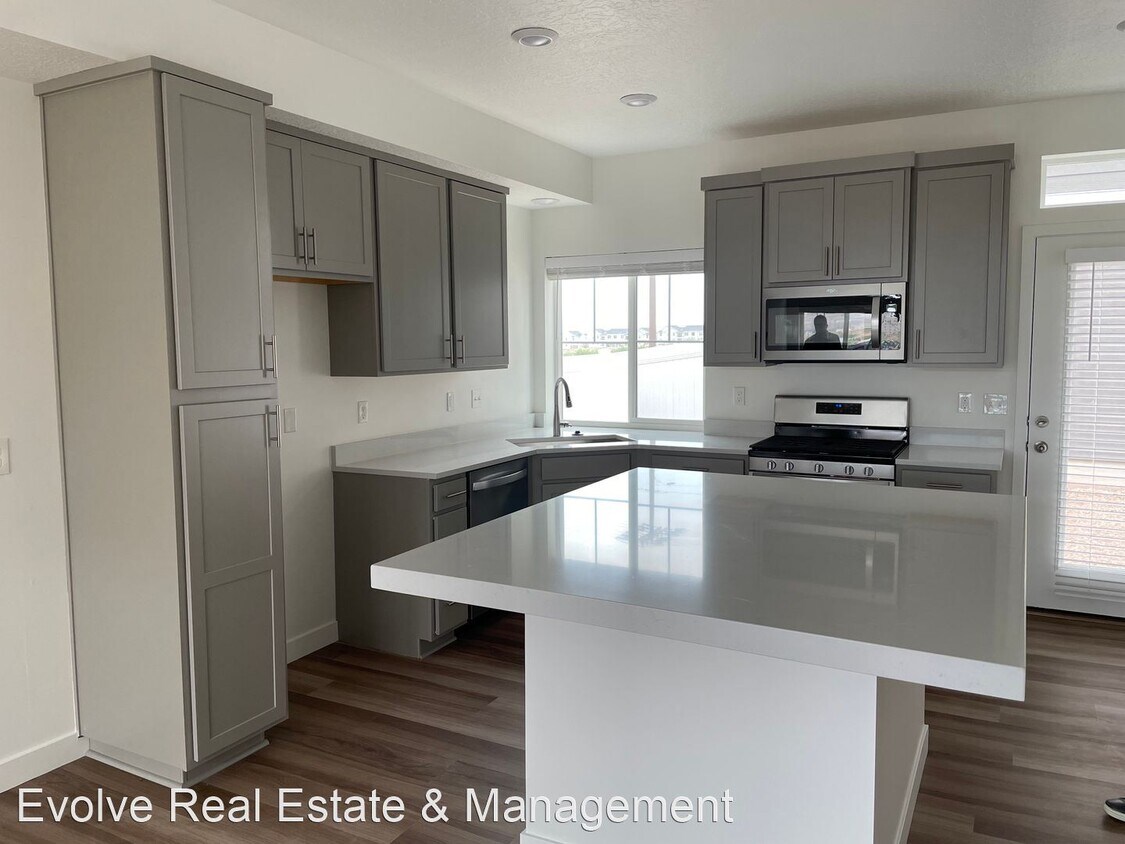 Primary Photo - 3 br, 2.5 bath House - 4247 W Bromwell Court