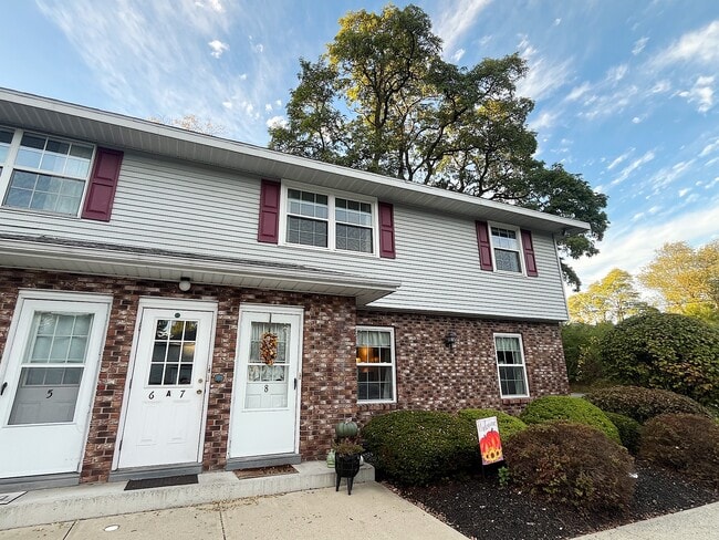 Building Photo - 25A Pine Ln