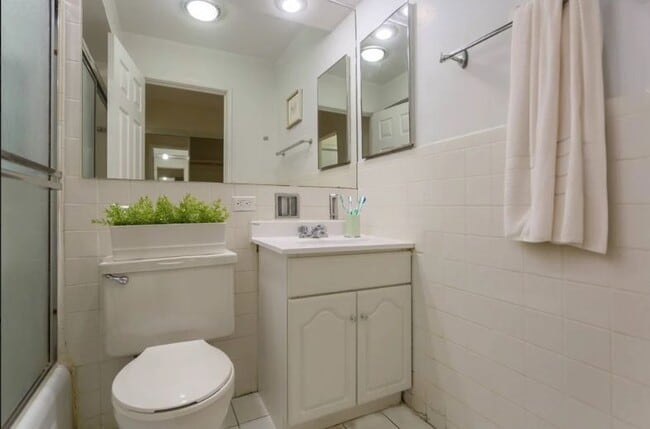 Foto del edificio - 6725 N Sheridan Rd